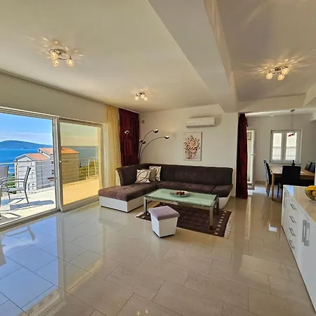 Fuer 6 Personen Mit Meerblick By Interhome * 诺维·维诺多尔斯基