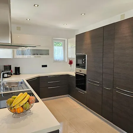 Fuer 6 Personen Mit Meerblick By Interhome