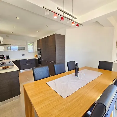 Fuer 6 Personen Mit Meerblick By Interhome Appartement Novi Vinodolski