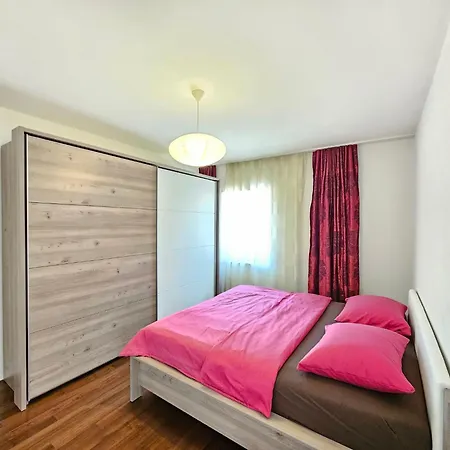 Appartement Fuer 6 Personen Mit Meerblick By Interhome