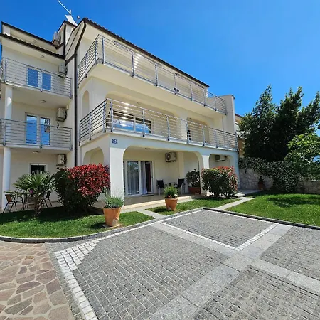 Fuer 6 Personen Mit Meerblick By Interhome * Novi Vinodolski