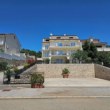 Fuer 6 Personen Mit Meerblick By Interhome