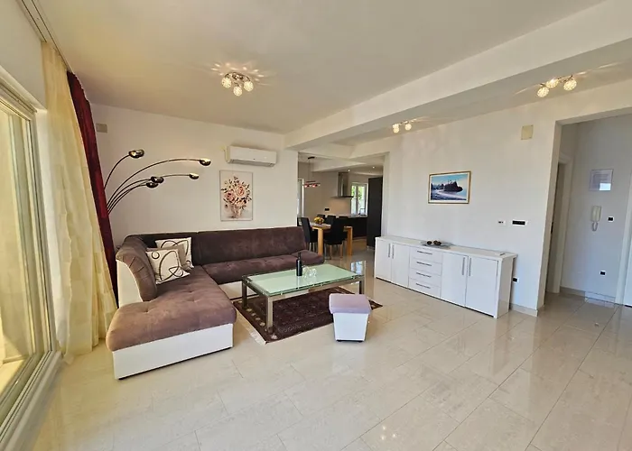 公寓 Fuer 6 Personen Mit Meerblick By Interhome *