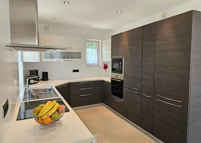 Fuer 6 Personen Mit Meerblick By Interhome