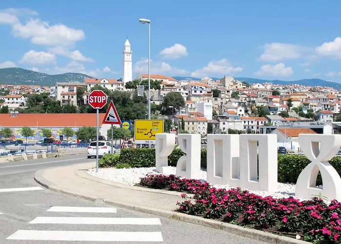 Apartment Fuer 6 Personen Mit Meerblick By Interhome